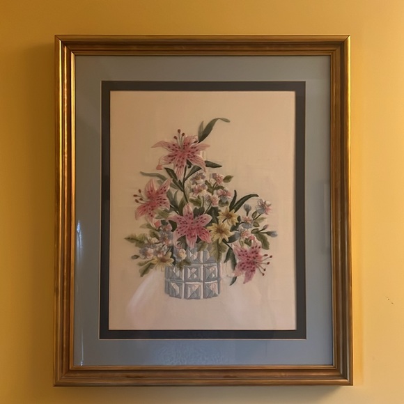 Elsa Williams Crystal Vase Framed Crewl Floral Arrangement - Picture 2 of 8